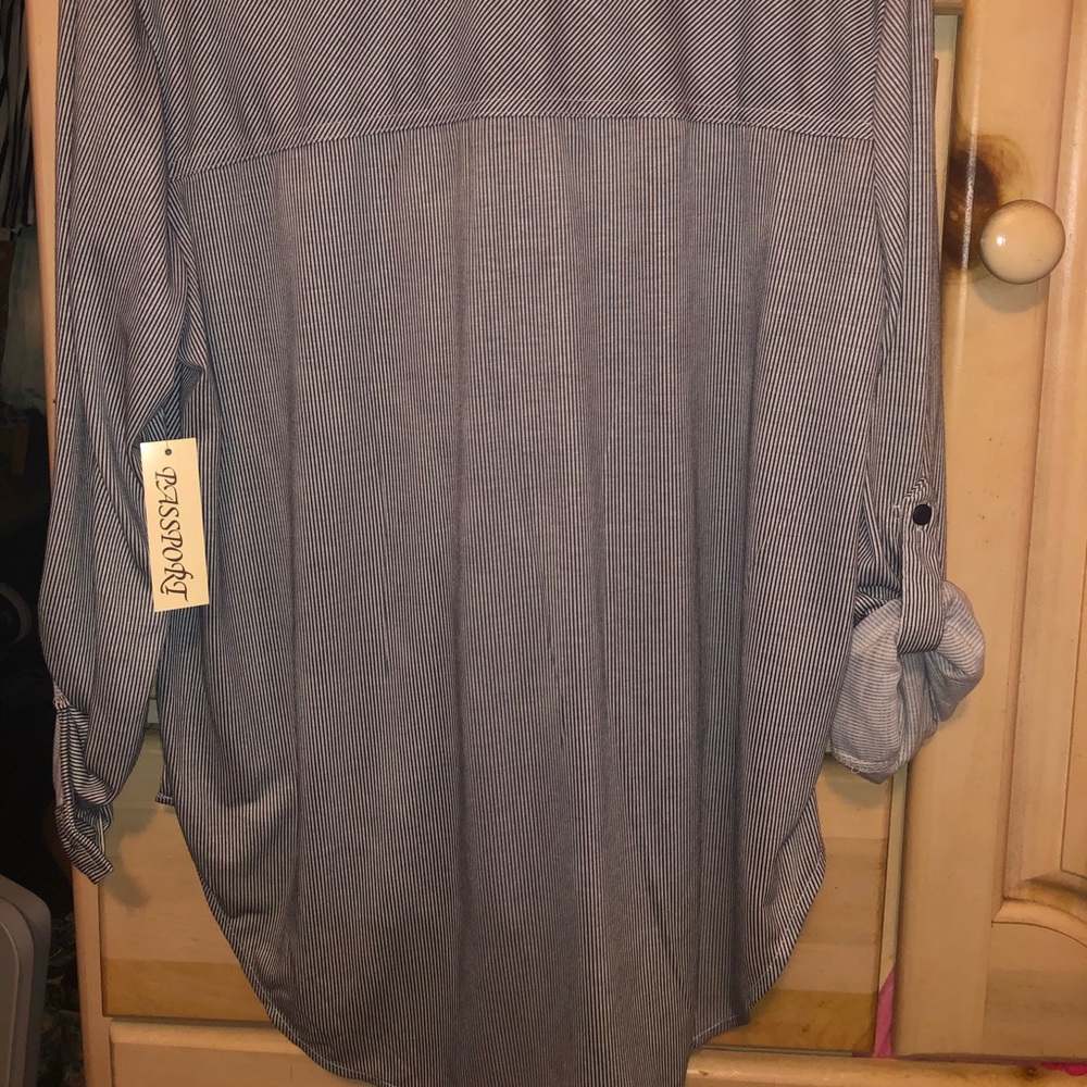 NWT High low button down - Picture 5 of 5
